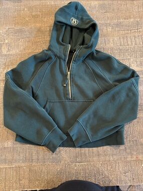 Lululemon rainforest green 1/2 zip scuba with gold hardware